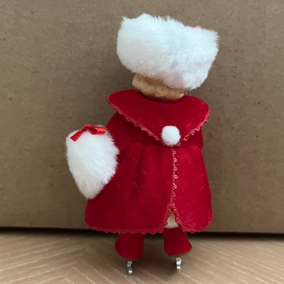 Hallmark Keepsake Ornament. Madame Alexander- Christmas Holly. 2000. QX6611. - Picture 4 of 8